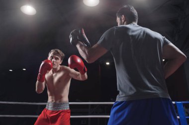 Spor insanlar kapalı