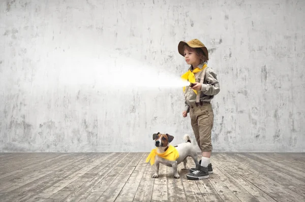 Malý kluk se psem — Stock fotografie