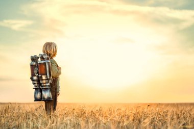 Çocuk günbatımında rüya