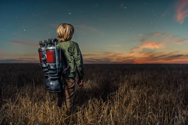 Boy with a backpack outdoors — Stock Photo, Image