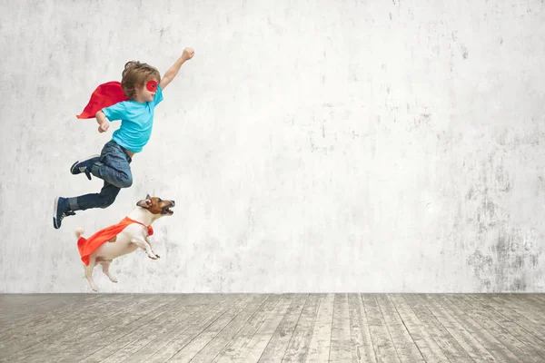 Garçon volant en studio — Photo