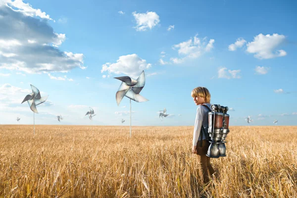 Jongen in een veld met propellers — Stockfoto