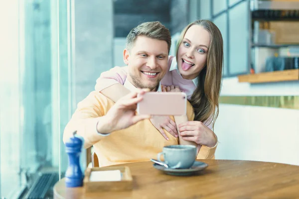 Glückliches Paar — Stockfoto