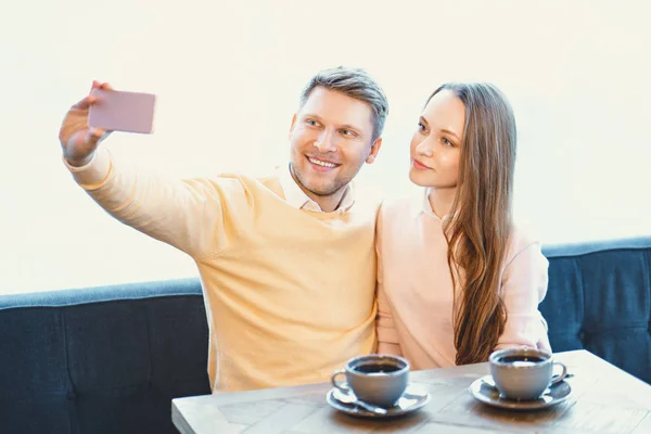 Glückliches Paar — Stockfoto