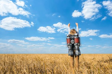 bir alan içindeki çocuk