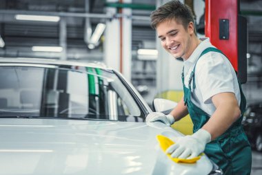 makinist gülümseyen