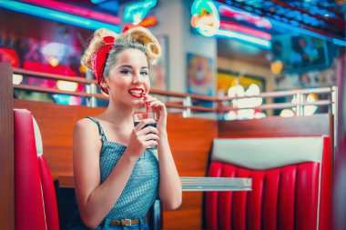 Kadın retro Cafe