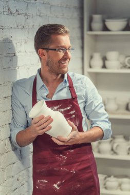 Kapalı genç potter