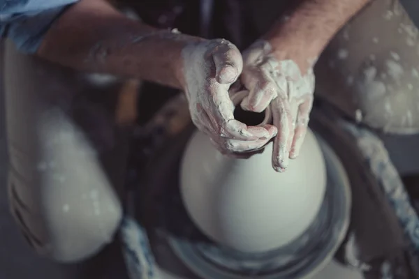 Man in a potter's wheel — Stock Photo, Image