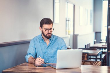 Öğrenci işyerinde