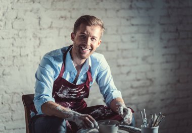 Potter iş başında.