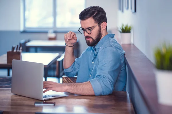 Arbeitender Mann — Stockfoto