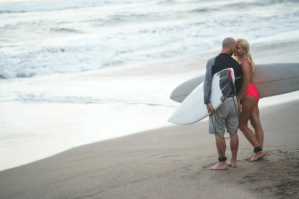 Couple surf — Photo