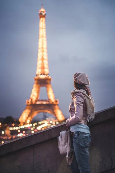 Young girl at the tower — Stock Photo, Image