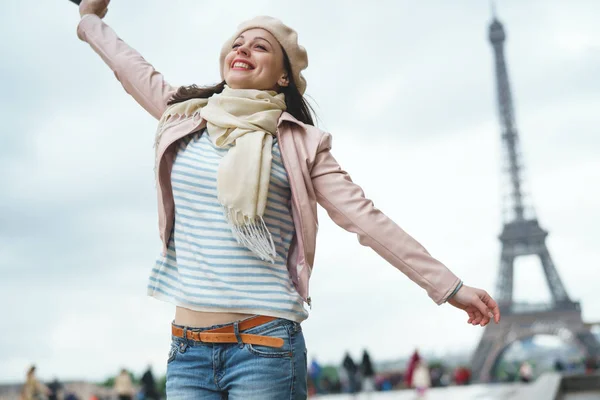 Smiling young girl — Stock Photo, Image