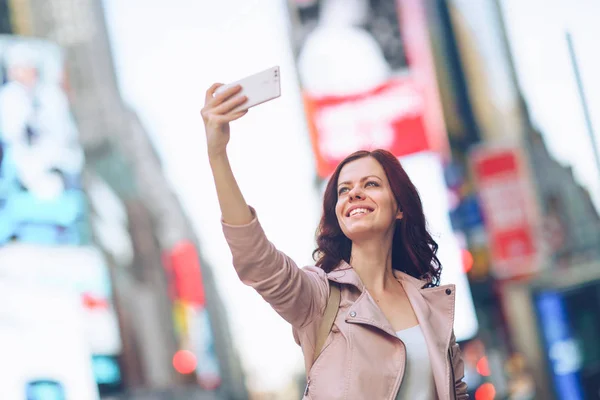 Reizende woman — Stockfoto