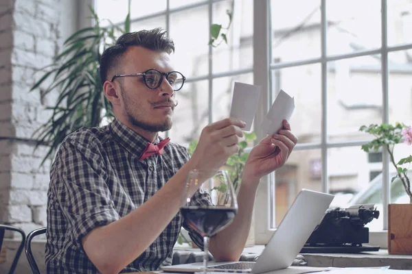 Young hipster with a photos — Stock Photo, Image