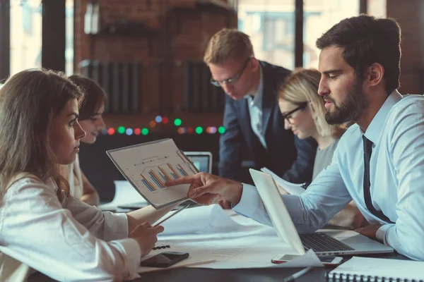 Fachleute bei der Arbeit — Stockfoto