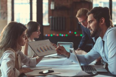 Toplantıda çalışma insanlar