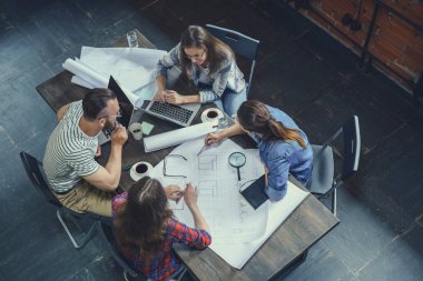 Çatı arasında beyin fırtınası