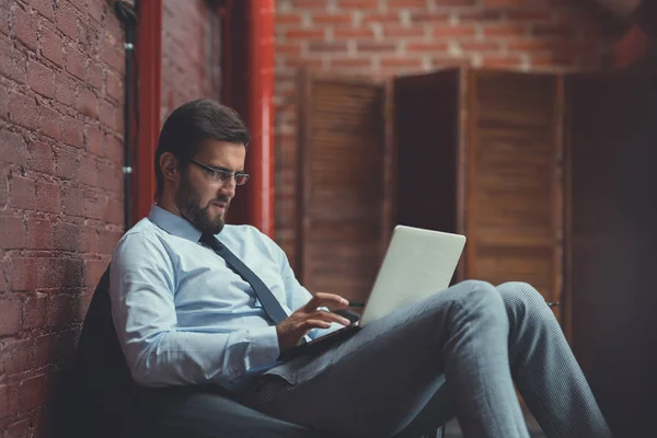 Trabajador de negocios en interiores — Foto de Stock