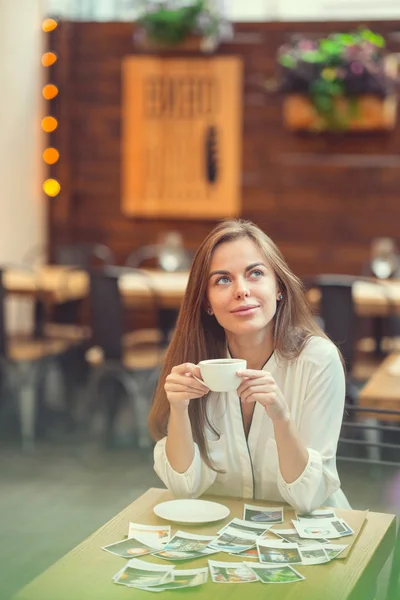 Junges lächelndes Mädchen — Stockfoto