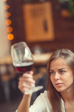 genç kadın kapalı