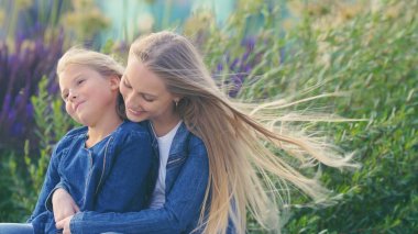 Mutlu anne ahd kızı tatil