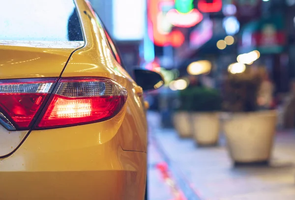 노란 차 야외 — 스톡 사진