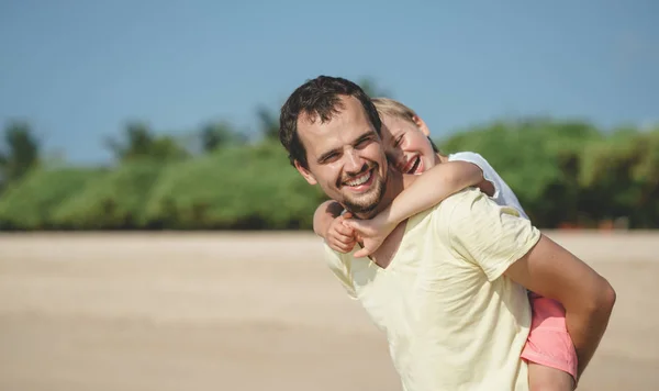 Familia de vacaciones — Foto de Stock