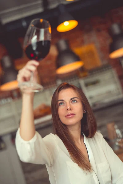 Young Sommelier Tasting Wine Restaurant — Stock Photo, Image