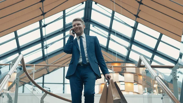 Sorrindo Homem Com Saco Compras Loja — Fotografia de Stock