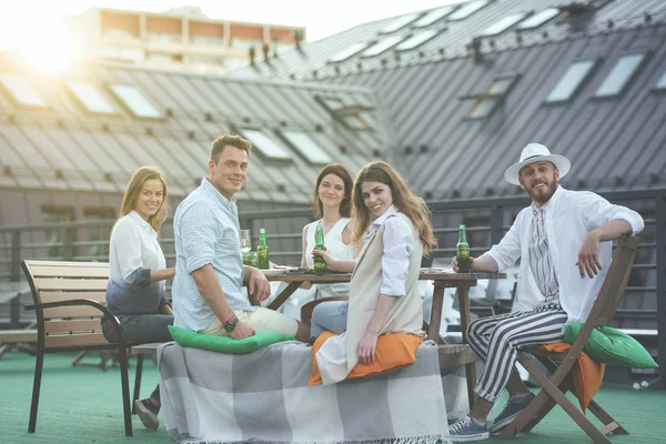 Young Smiling People Party Roof — Stock Photo, Image