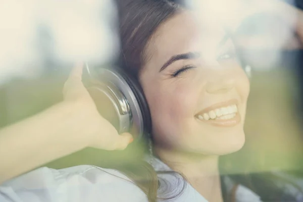 Pretty Young Girl Listen Music Headphones — Stock Photo, Image