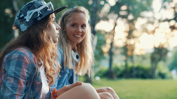 Junge Lächelnde Mädchen Urlaub — Stockfoto