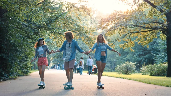 Glimlachende mensen op vakantie — Stockfoto