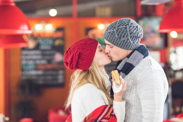 Kissing young couple — Stock Photo, Image