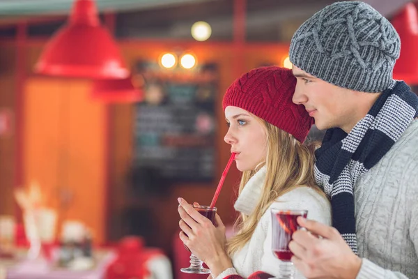 Attractive young couple — Stock Photo, Image