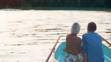 genç bir çift bir Tarih