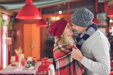 Gülümseyen çift bir Tarih