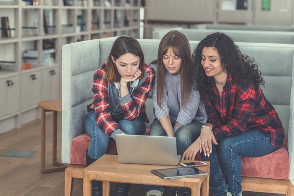 Young attractive girls with laptop — Stock Photo, Image