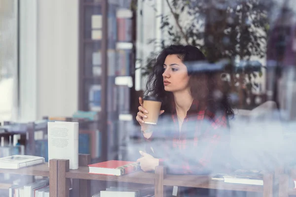 Beautiful woman with coffee — Stock Photo, Image