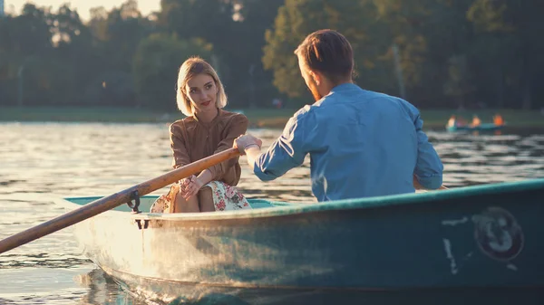 Young couple at sunset — Stock Photo, Image