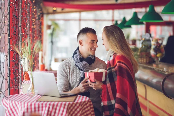 Young couple with a gift — Stock Photo, Image