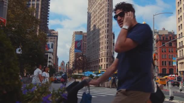 Beroemde Straat Met Een Oude Wolkenkrabber New York — Stockvideo