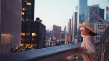 New York 'ta bir binada genç bir turist