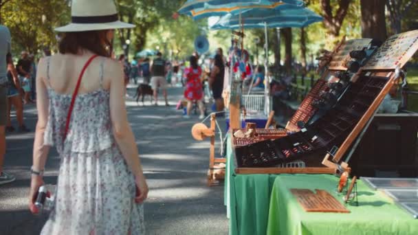 Jeune Touriste Comptoir Central Park — Video