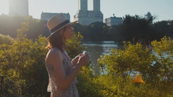 Young Photographer Taking Photo Central Park — Stock Video