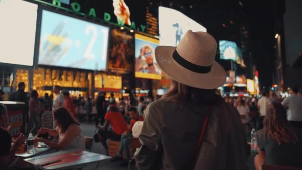 Fiatal Turista Times Square New Yorkban — Stock videók