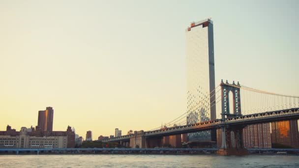 Manhattan Bridge in New York — Stockvideo